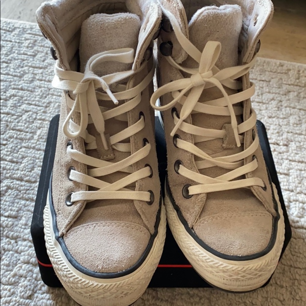 Converse tennis shoes